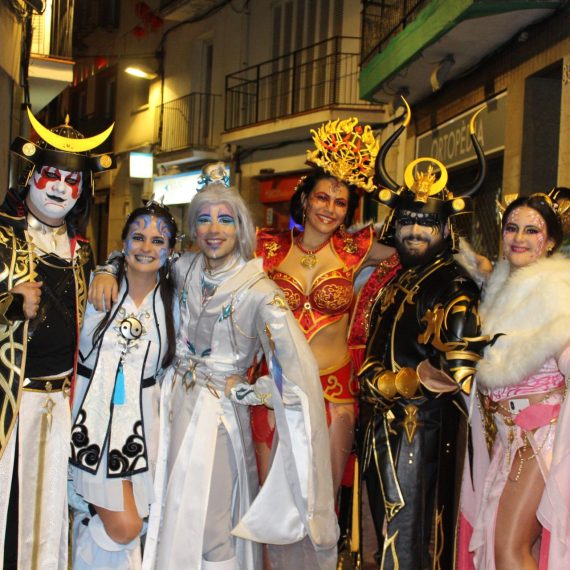 Grupo del Carnaval de Sitges 2020 con Reina del Carnaval y piezas personalizadas